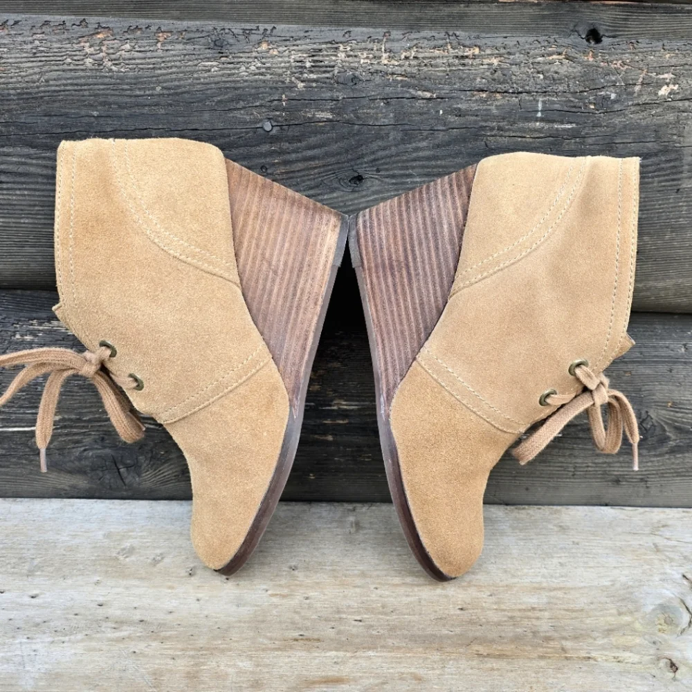 Lucky Brand Sway Y2K Boho Minimalist Suede Lace-up Comfort Wedge Bootie 7M